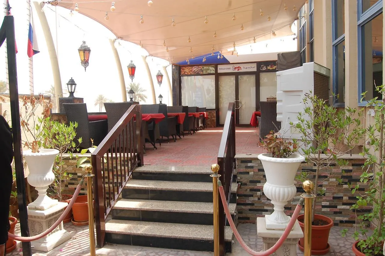 الشارقة Al Amwaj Hotel