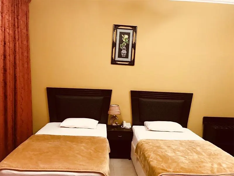 الشارقة Al Amwaj Hotel